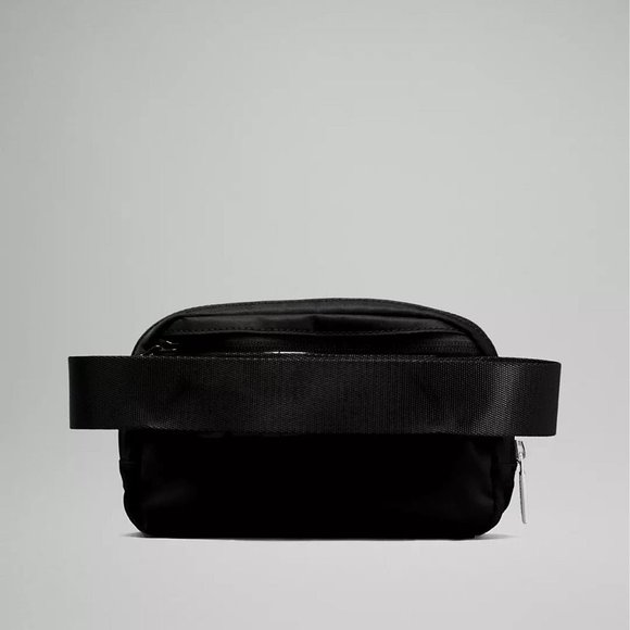 Lululemon Everywhere Belt Bag Black - Picture 2 of 6